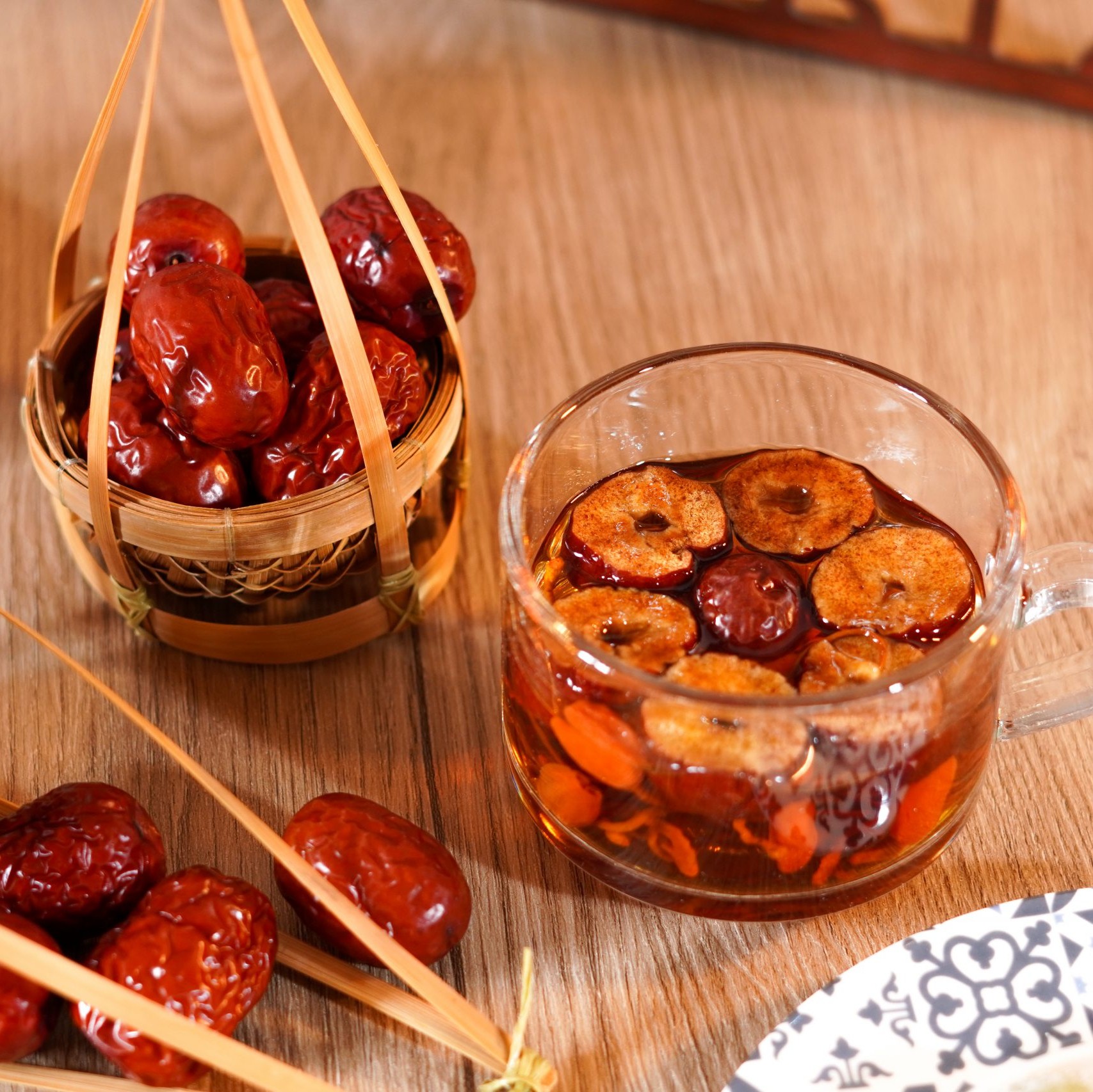 Táo đỏ Tân Cương 500gr ( Hộp )