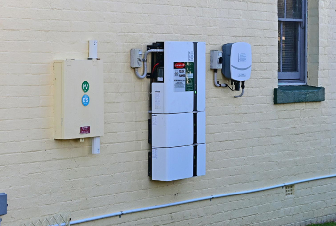 Solar kết hợp pin lưu trữ năng lượng