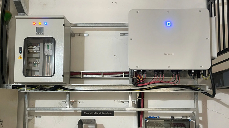 Hệ Thống Điện Mặt Trời Showroom Ô Tô Công Suất 100kWp Tại Cà Mau