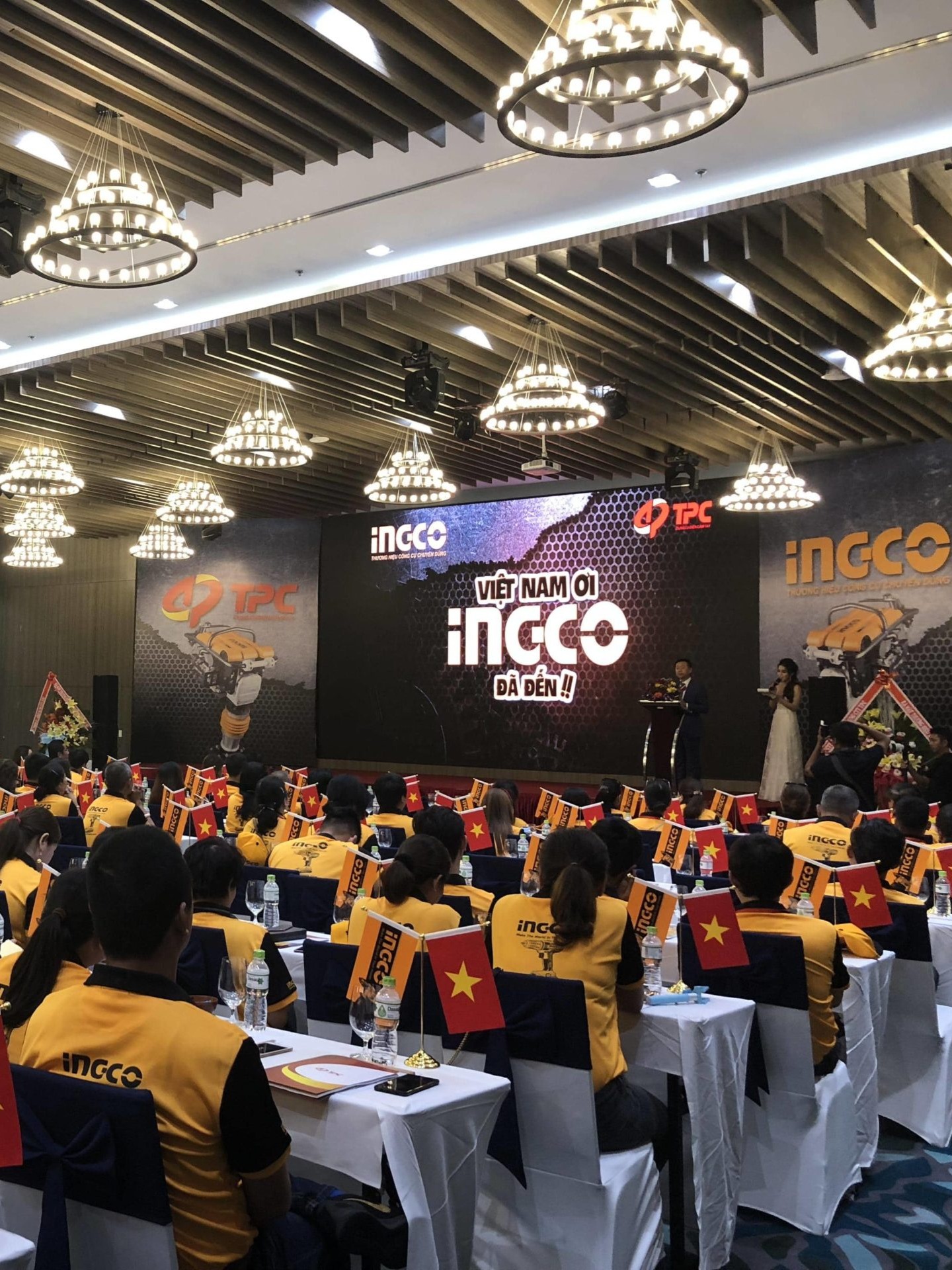 HỘI NGHỊ KHÁCH HÀNG