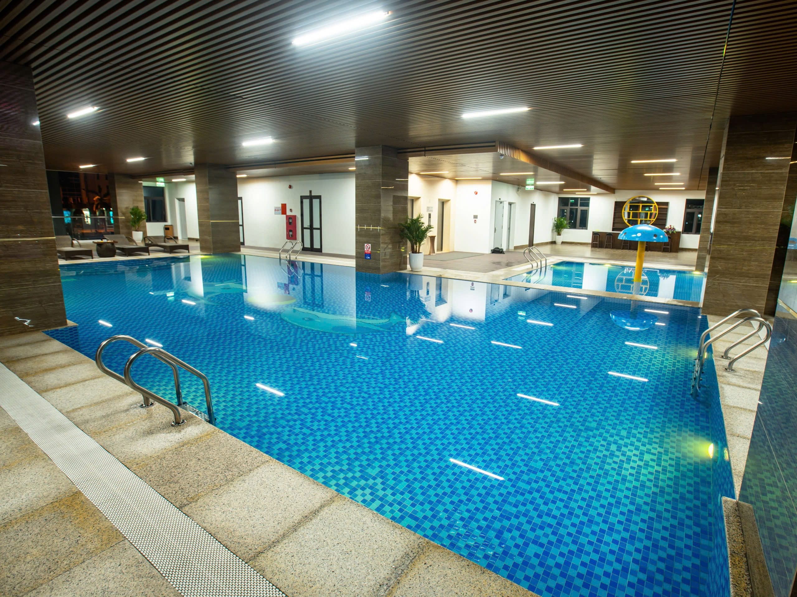 HỒ BƠI NƯỚC ẤM