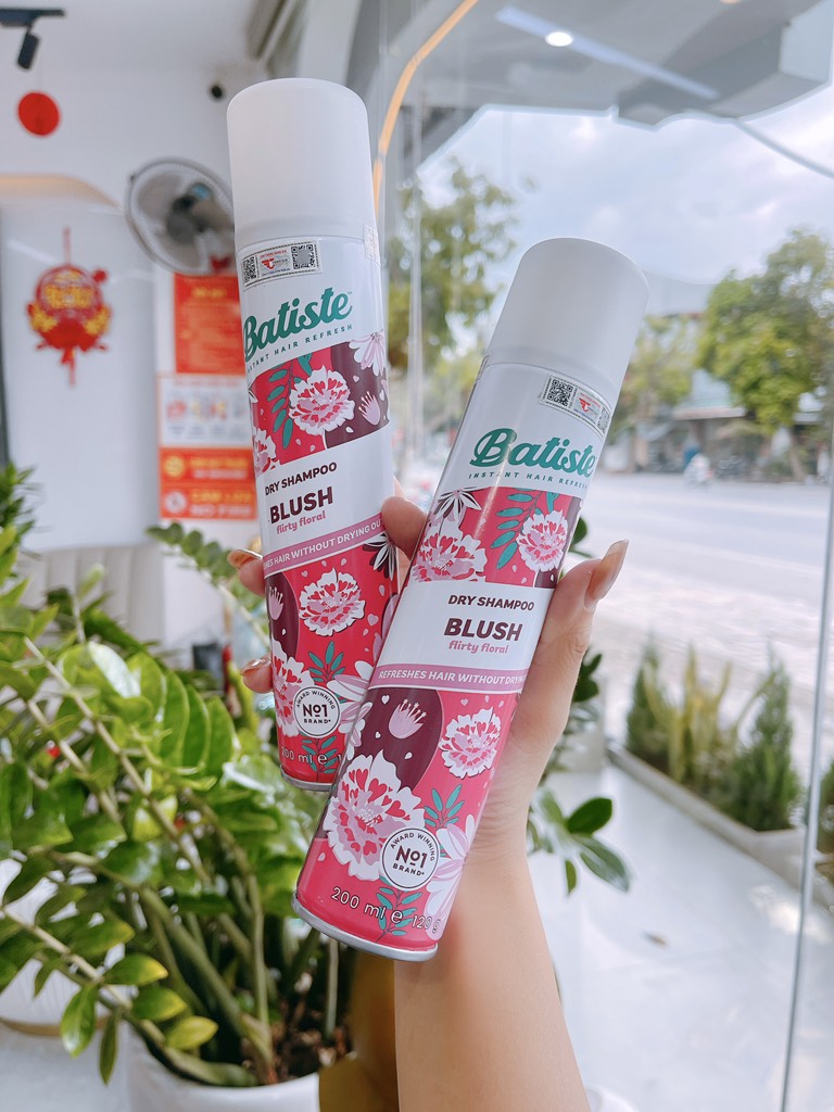 Dầu gội khô dùng cho tóc Batiste Dry Shampoo Blush Flirrty Floral 200ml
