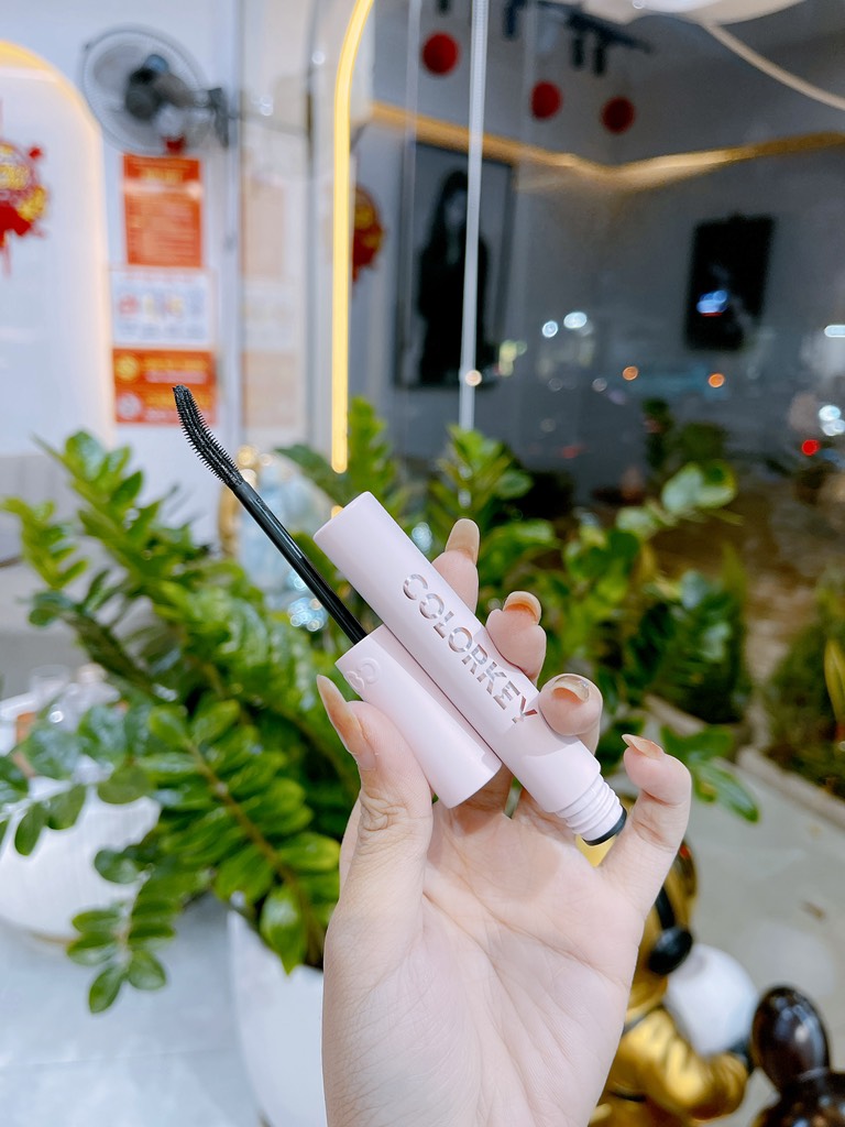 CHUỐT MI CONG VÀ DÀY COLORKEY VOLUMIZING & CURLING MASCARA