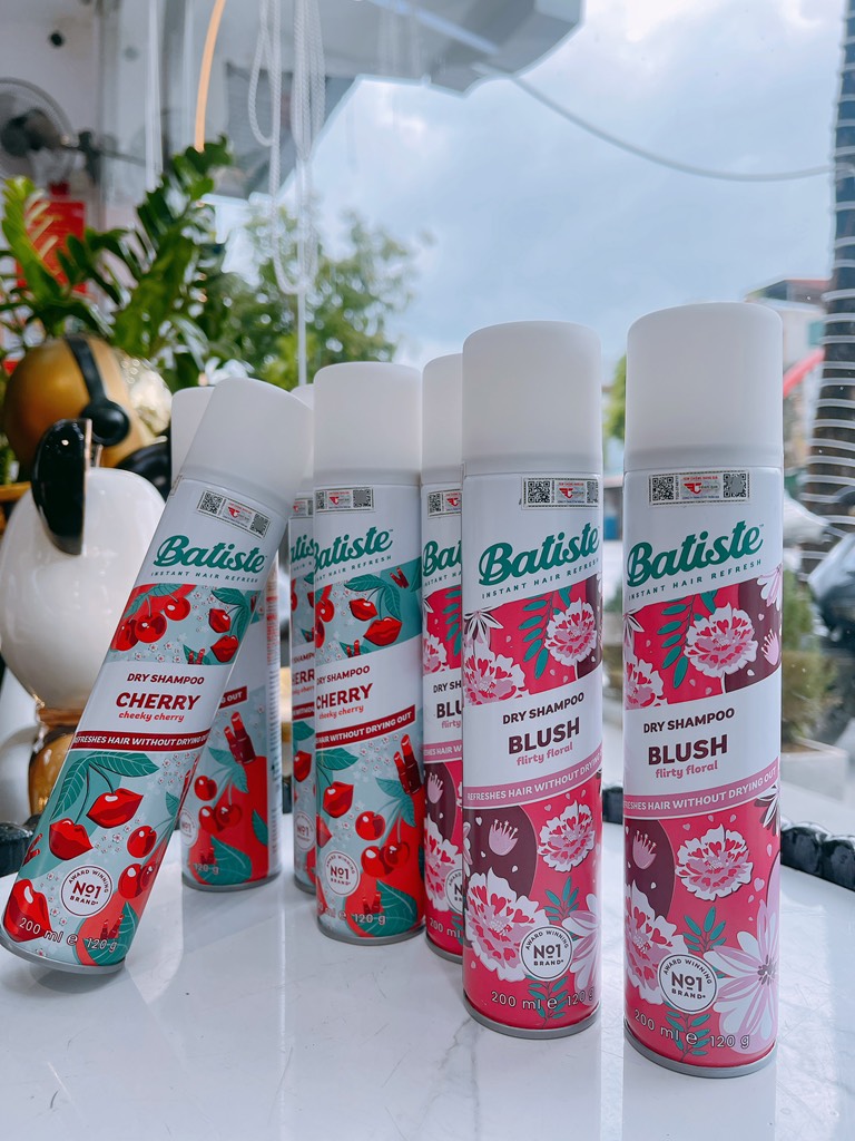 Dầu gội khô dùng cho tóc Batiste Dry Shampoo Blush Flirrty Floral 200ml