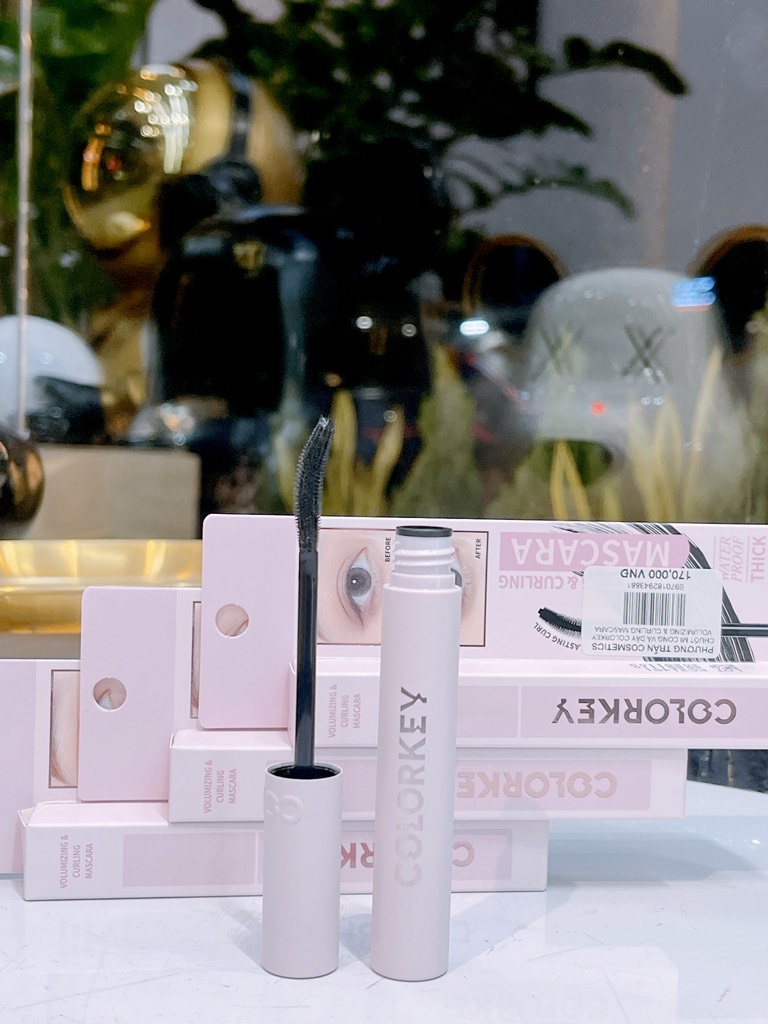 CHUỐT MI CONG VÀ DÀY COLORKEY VOLUMIZING & CURLING MASCARA
