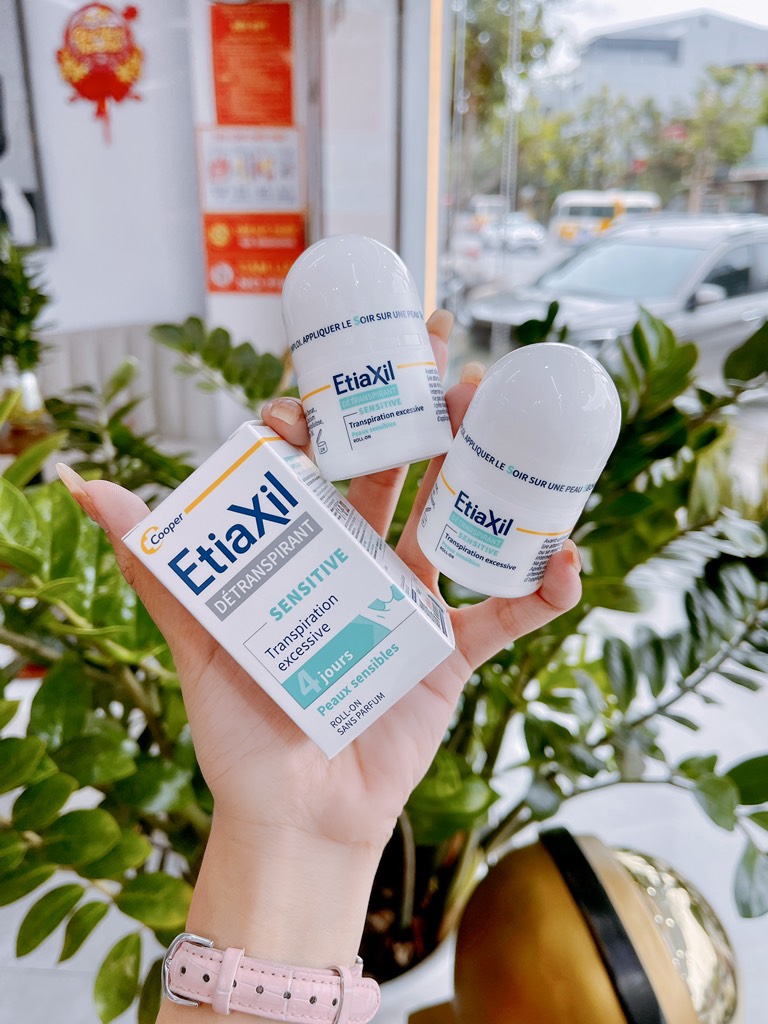 Lăn khử mùi và ngăn mùi mồ hôi dành cho da nhạy cảm 15ml. Hiệu Etiaxil (Detranspirant sensitive peaux sensibles roll-on)