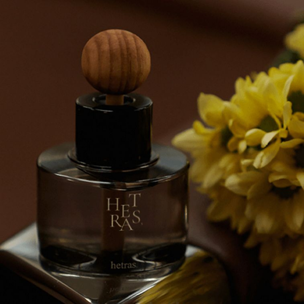 Tinh dầu thơm dùng trong ô tô hetras Premium Car Diffuser 2EA - Hotel Wood, 77ml/chai, 2 chai/hộp