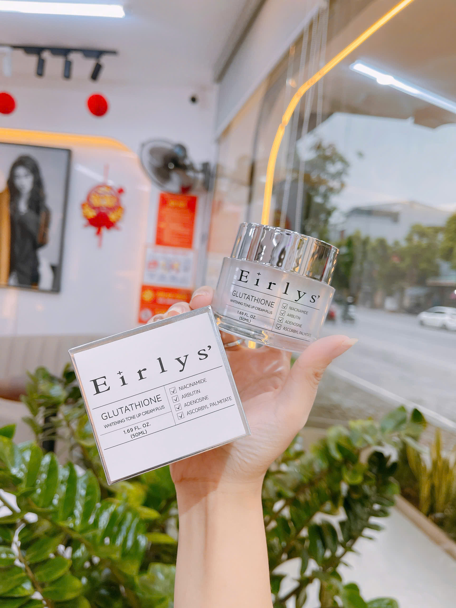 Kem dưỡng trắng nâng tông EIRLYS' glutathione whitening tone up cream plus (50ml/Hộp)