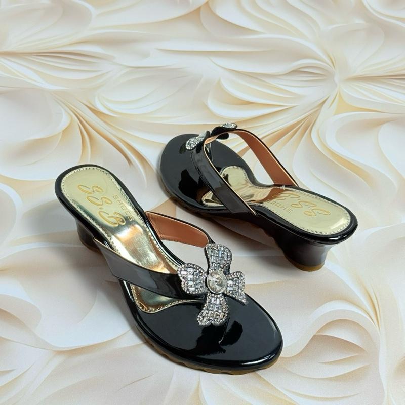 Dép nữ trung niên quai kẹp đính bông nỉ đá 4 cánh ,gót xuồng cao 5cm duyên dáng-T38