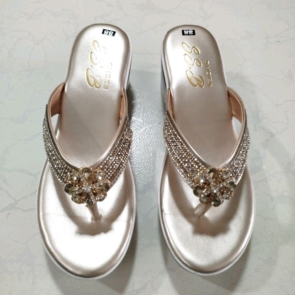Dép nữ trung niên đế xuồng quai kẹp xoàn, đính đá giọt nước, đế đúc cao 6cm-T23