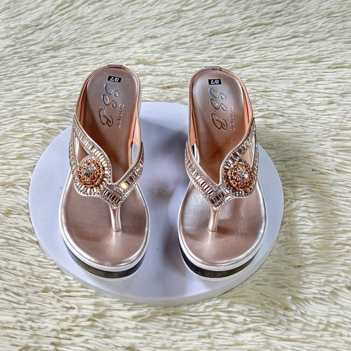 Dép nữ trung niên đế xuồng quai kẹp vế dài đính đá lấp lánh, đế xuồng đúc cao 6cm êm chân-T22