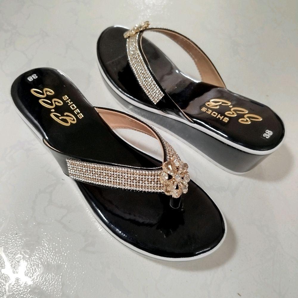 Dép nữ trung niên đế xuồng quai kẹp xoàn, đính đá giọt nước, đế đúc cao 6cm-T23