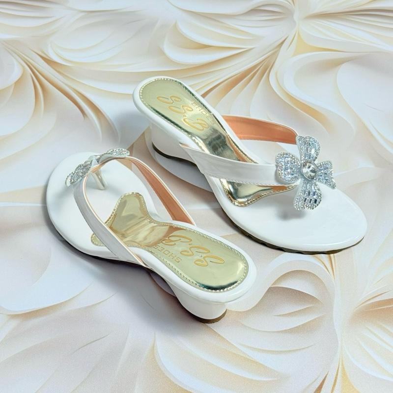 Dép nữ trung niên quai kẹp đính bông nỉ đá 4 cánh ,gót xuồng cao 5cm duyên dáng-T38