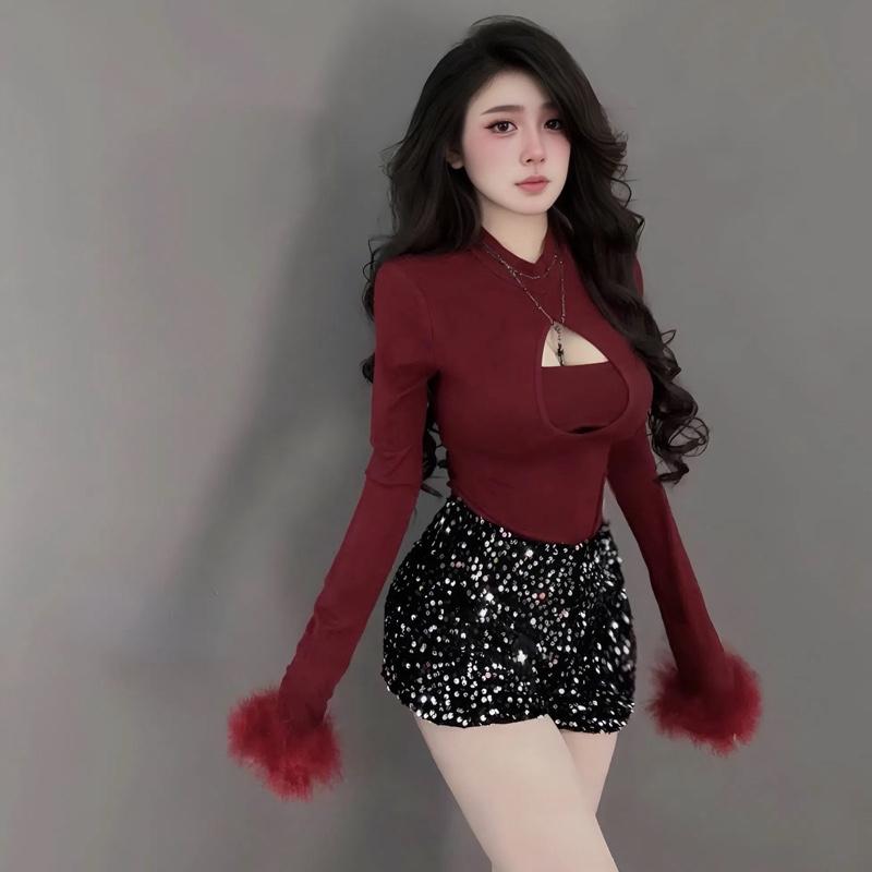 Sét đồ nữ hotrend áo thun ôm body khoét ngục tay dài phối lông mix quần short kim sa thời trang hiện đại