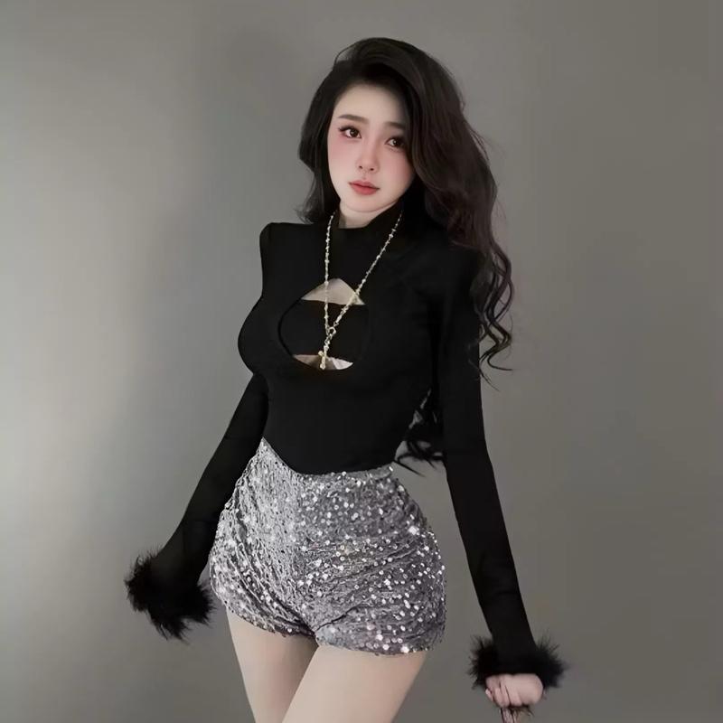 Sét đồ nữ hotrend áo thun ôm body khoét ngục tay dài phối lông mix quần short kim sa thời trang hiện đại