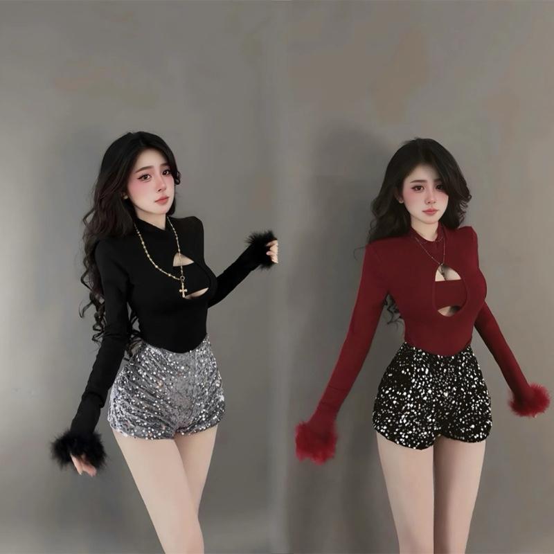 Sét đồ nữ hotrend áo thun ôm body khoét ngục tay dài phối lông mix quần short kim sa thời trang hiện đại