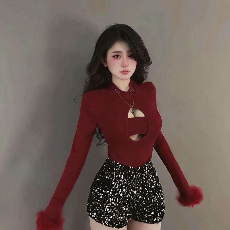 Sét đồ nữ hotrend áo thun ôm body khoét ngục tay dài phối lông mix quần short kim sa thời trang hiện đại