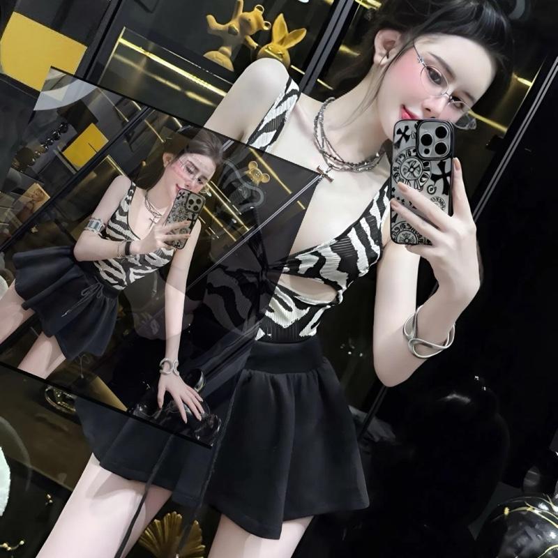 Sét đồ nữ hotrend áo bodysuit vằn ngựa khoét lỗ mix chân váy xòe