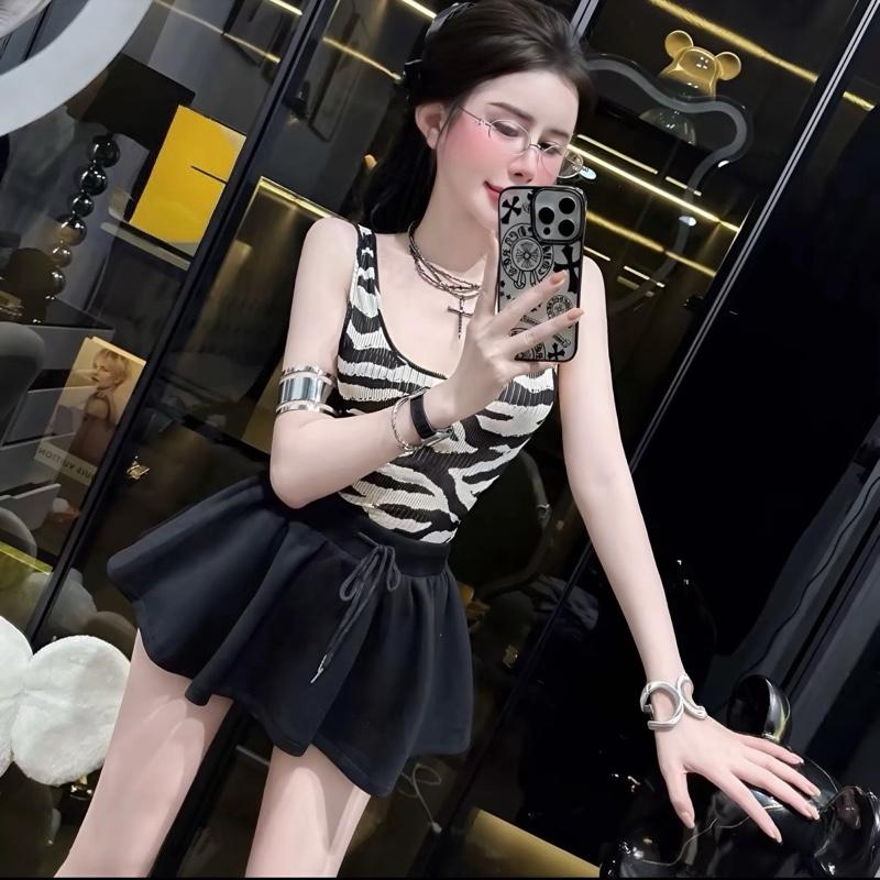 Sét đồ nữ hotrend áo bodysuit vằn ngựa khoét lỗ mix chân váy xòe