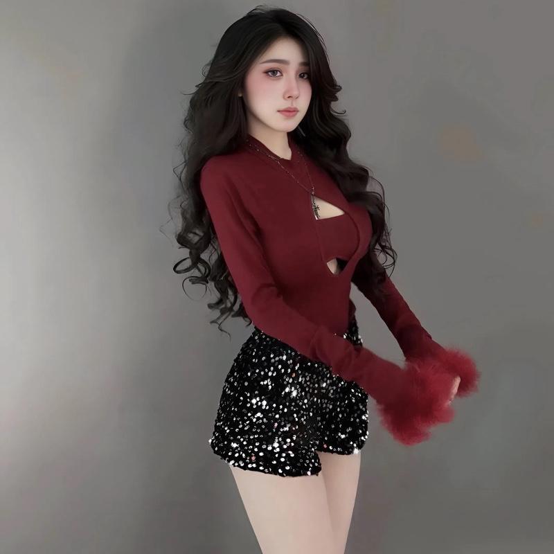 Sét đồ nữ hotrend áo thun ôm body khoét ngục tay dài phối lông mix quần short kim sa thời trang hiện đại
