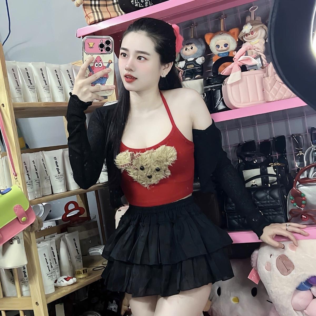 Sét đồ nữ 3 món váy tầng áo yếm thun đỏ đính gấu nổi xinh kèm áo khoác - Kem - Women Nhung Top Lịch
