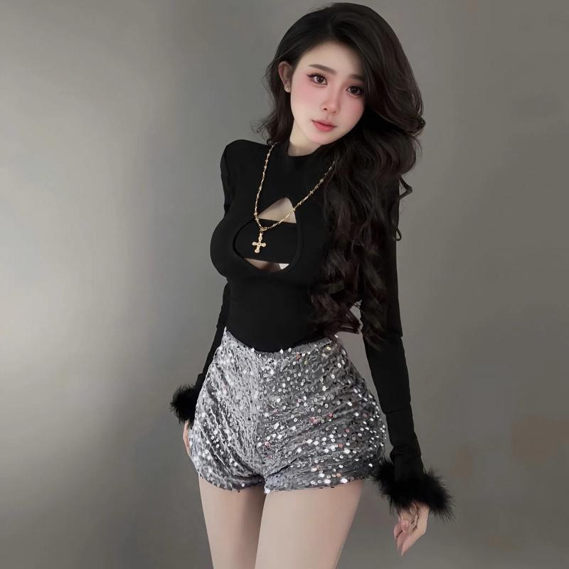 Sét đồ nữ hotrend áo thun ôm body khoét ngục tay dài phối lông mix quần short kim sa thời trang hiện đại