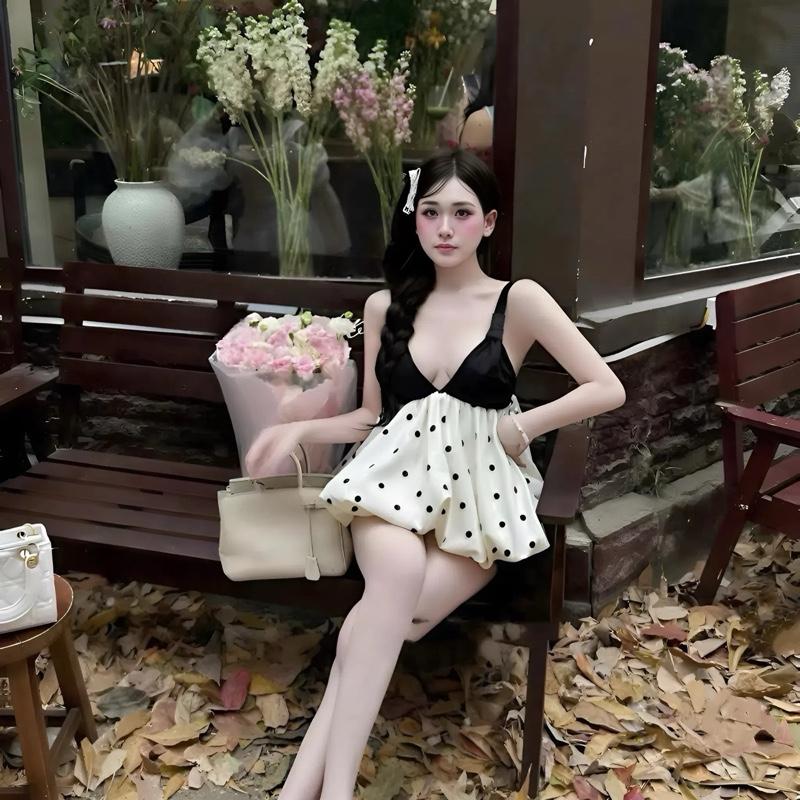 Set áo bí 2 dây phối chấm bi kèm chân váy tiểu thư sang chảnh hot trend hè 2026 cho phái đẹp