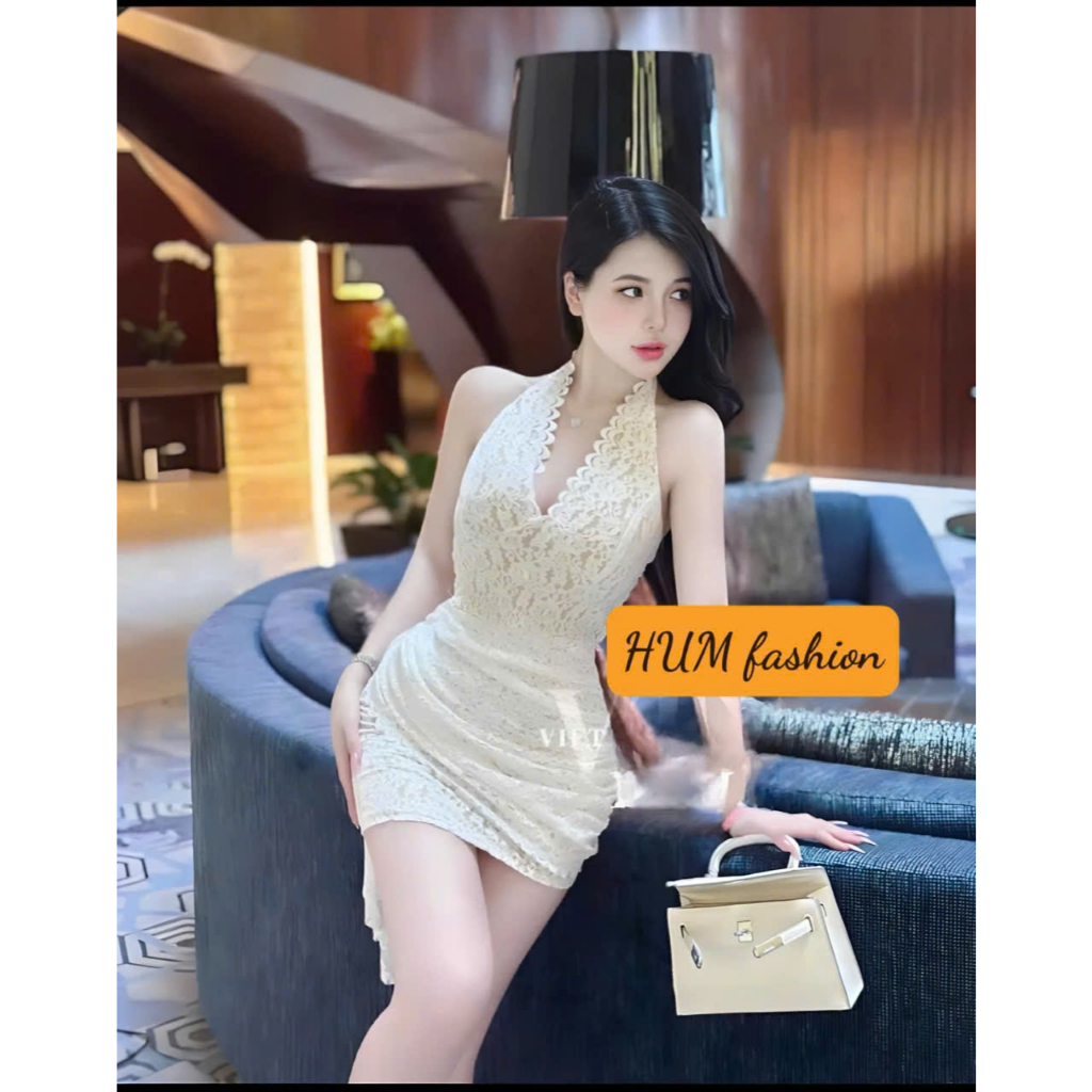 Đầm body ren cổ yếm tà sườn nhún ôm form có miếng lót chống lộ