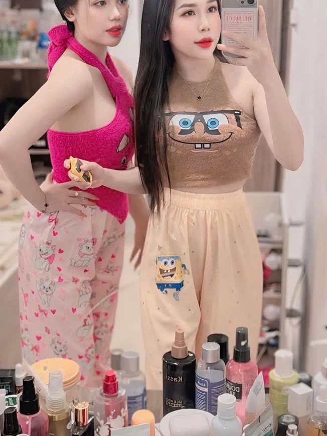 Sét đồ nữ họa tiết bọt biển áo yếm lông quần ống rộng thời trang