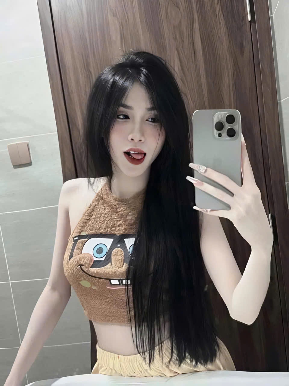 Sét đồ nữ họa tiết bọt biển áo yếm lông quần ống rộng thời trang