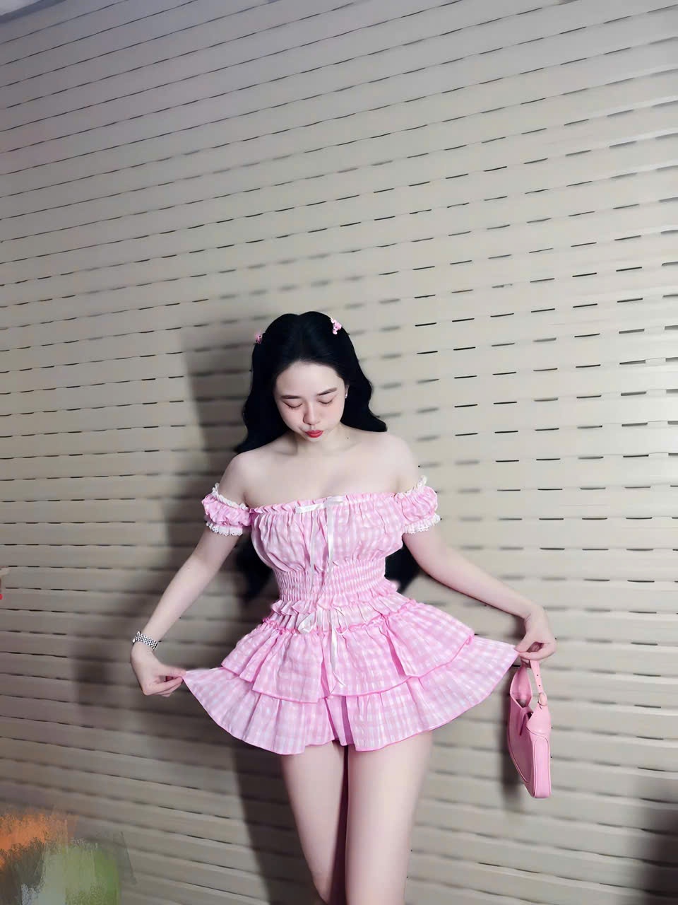 Sét đồ nữ áo cúp bẹt vai đính nơ váy tầng xoè