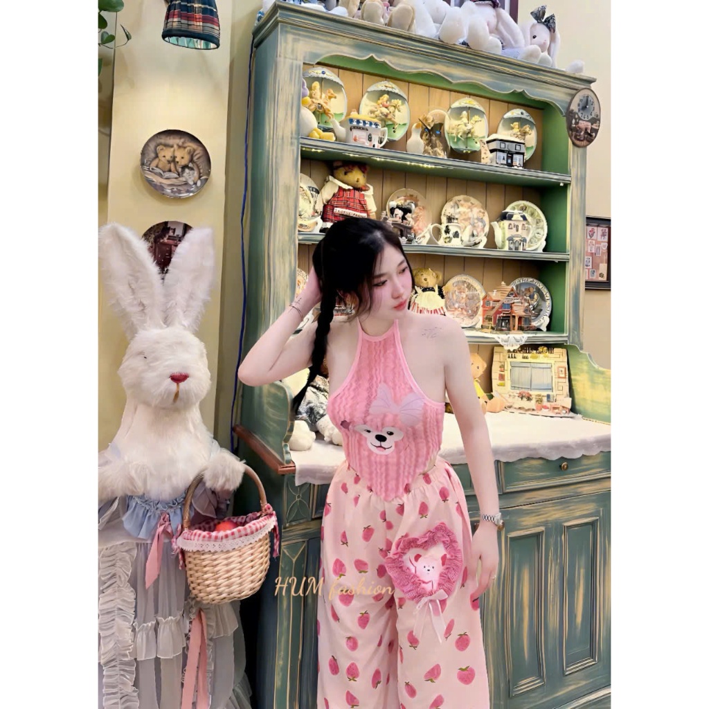 Sét nữ quần dài hoạ tiết trái dâu áo lông cổ yếm in gấu xinh Tibu_HUM fashion