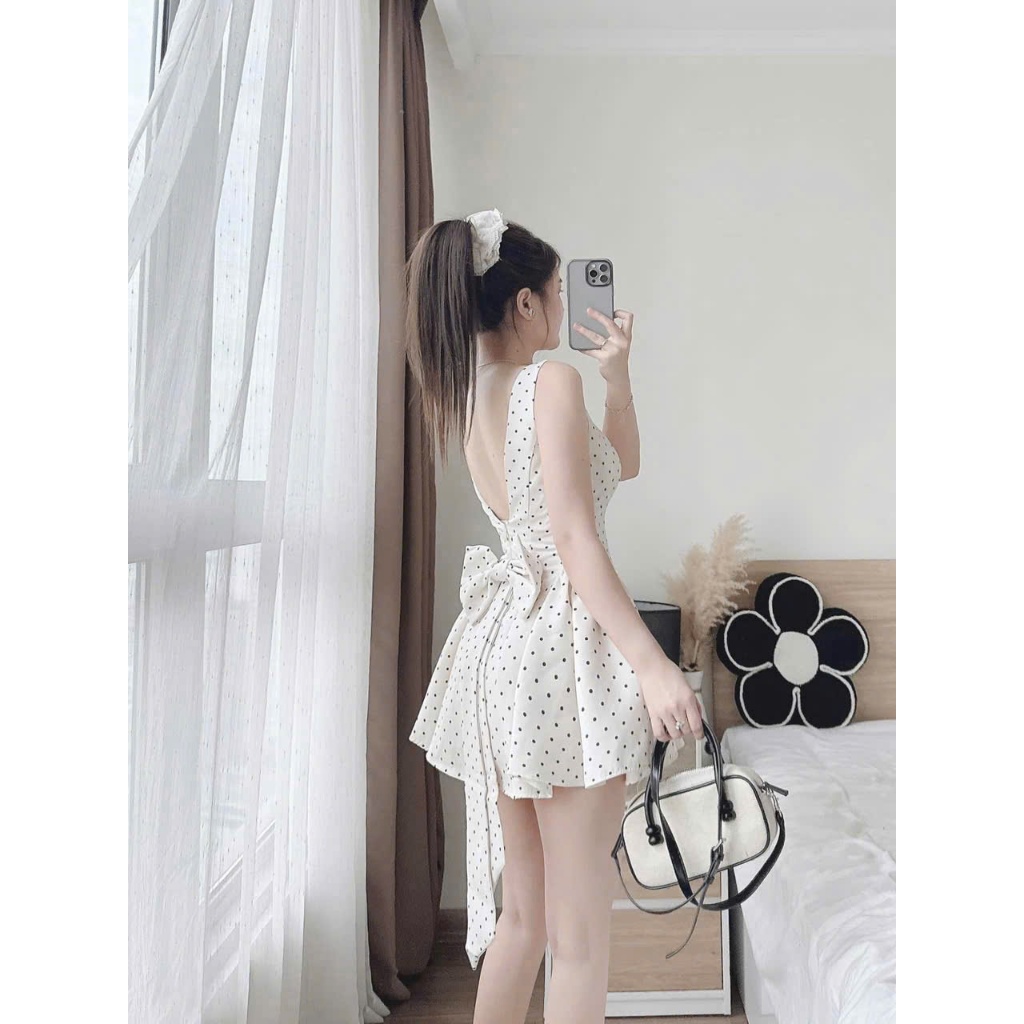 Váy 2 dây dáng xòe bánh bèo trắng chấm bi đính nơ sau lưng siêu xinh hot trend 2025