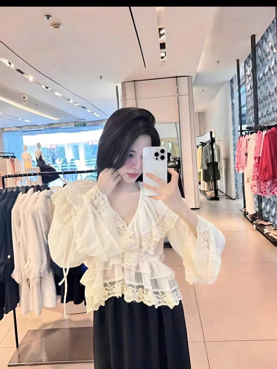 Áo nữ hotrend babydoll bèo cổ tay dài phối ren kem xinh xắn