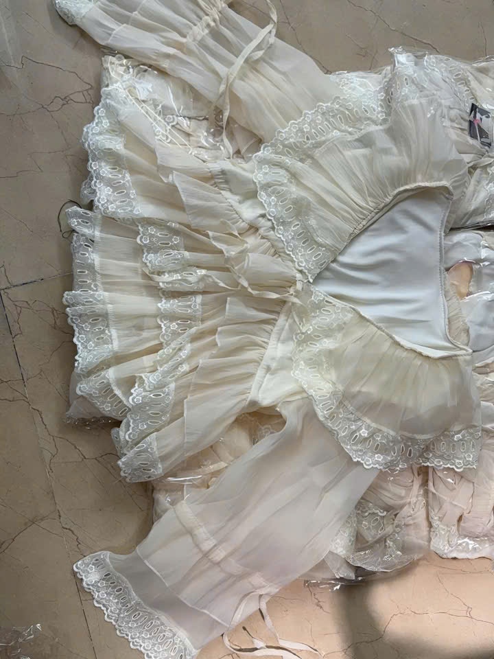 Áo nữ hotrend babydoll bèo cổ tay dài phối ren kem xinh xắn