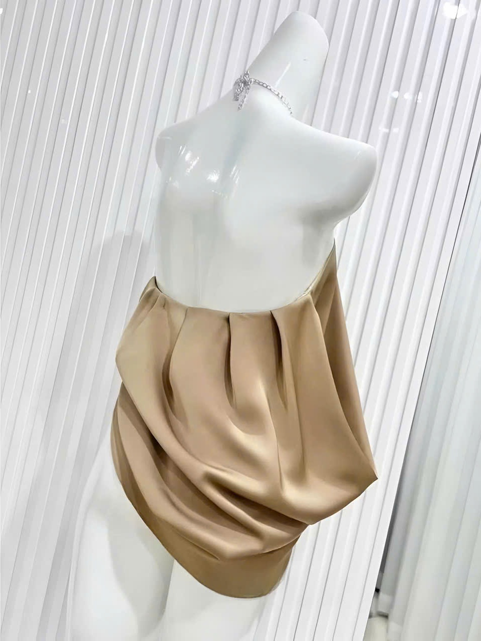 Áo yếm nữ hotrend hở lưng đính hoa lớn dễ phối nhiều phong cách cá tính humfashion