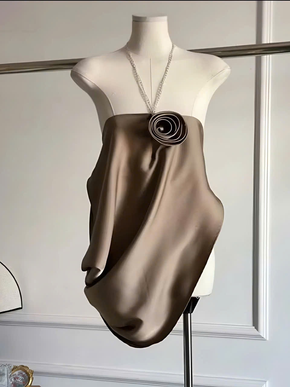 Áo yếm nữ hotrend hở lưng đính hoa lớn dễ phối nhiều phong cách cá tính humfashion