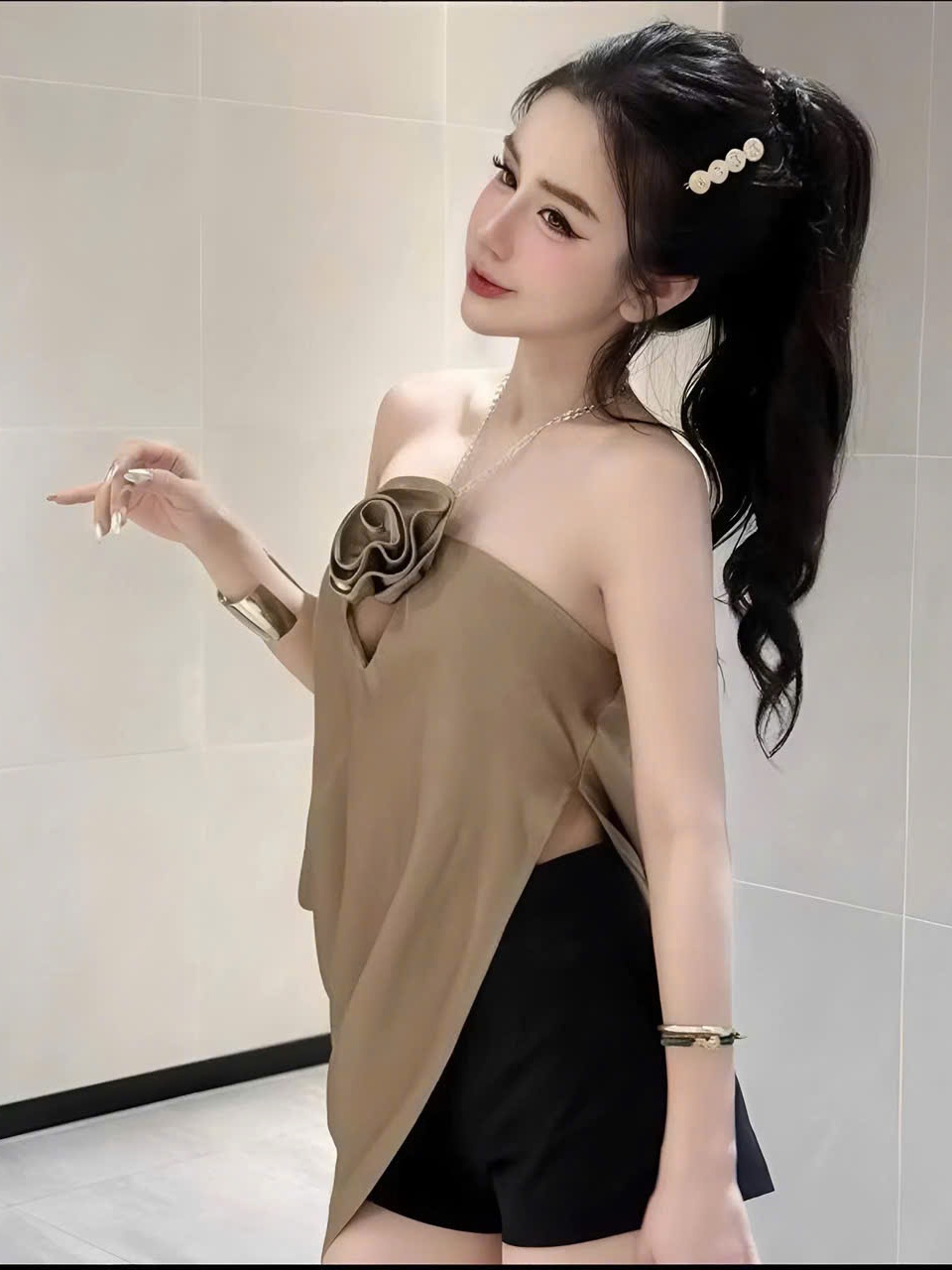 Áo yếm nữ hotrend hở lưng đính hoa lớn dễ phối nhiều phong cách cá tính humfashion