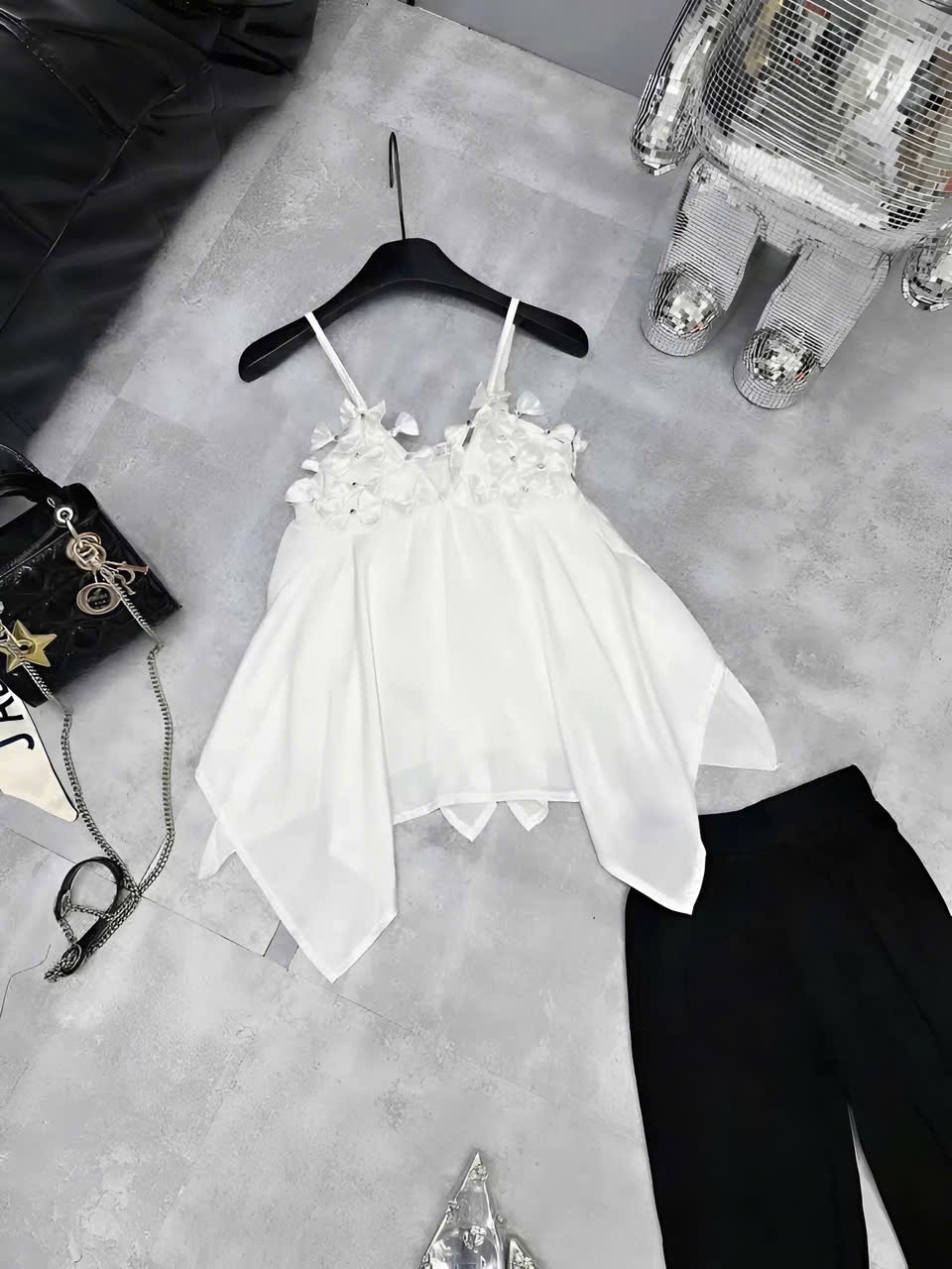 Áo kiểu nữ 2 dây tà nhọn đính nhiều nơ nổi hot trend sang chảnh