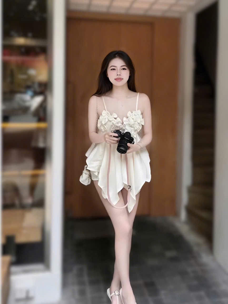Áo kiểu nữ 2 dây tà nhọn đính nhiều nơ nổi hot trend sang chảnh