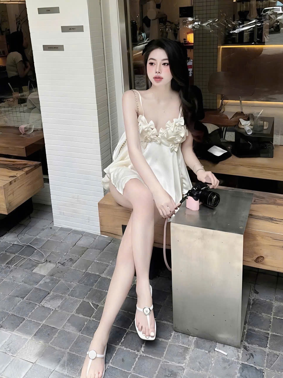 Áo kiểu nữ 2 dây tà nhọn đính nhiều nơ nổi hot trend sang chảnh
