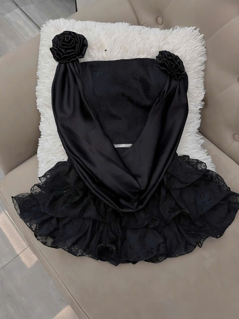 Sét Bộ Ren Nữ Hotrend Váy Tầng Áo Cổ Đổ Phối Satin Đính Hoa Hồng Chất Liệu Mềm Mại Sang Trọng Hoạ Tiết Bông Hoa Trên Ren