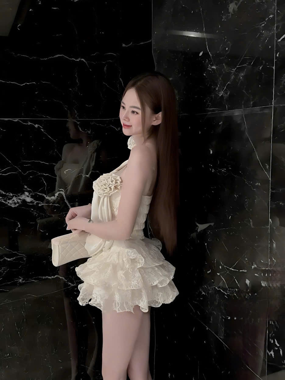Sét Bộ Ren Nữ Hotrend Váy Tầng Áo Cổ Đổ Phối Satin Đính Hoa Hồng Chất Liệu Mềm Mại Sang Trọng Hoạ Tiết Bông Hoa Trên Ren