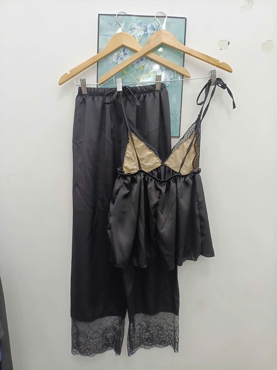 Sét đồ ngũ áo 2 dây phối ren hở lưng kèm quần ống rộng satin mềm mại chất liệu sang trọng