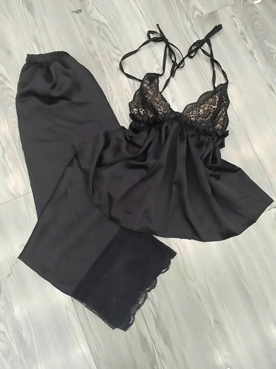 Sét đồ ngũ áo 2 dây phối ren hở lưng kèm quần ống rộng satin mềm mại chất liệu sang trọng