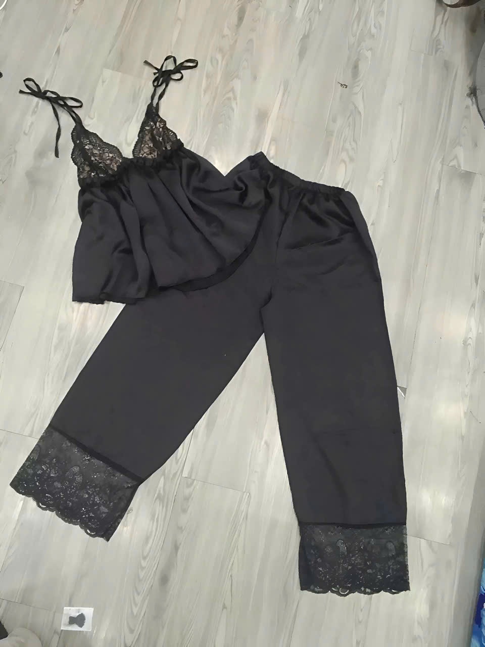 Sét đồ ngũ áo 2 dây phối ren hở lưng kèm quần ống rộng satin mềm mại chất liệu sang trọng