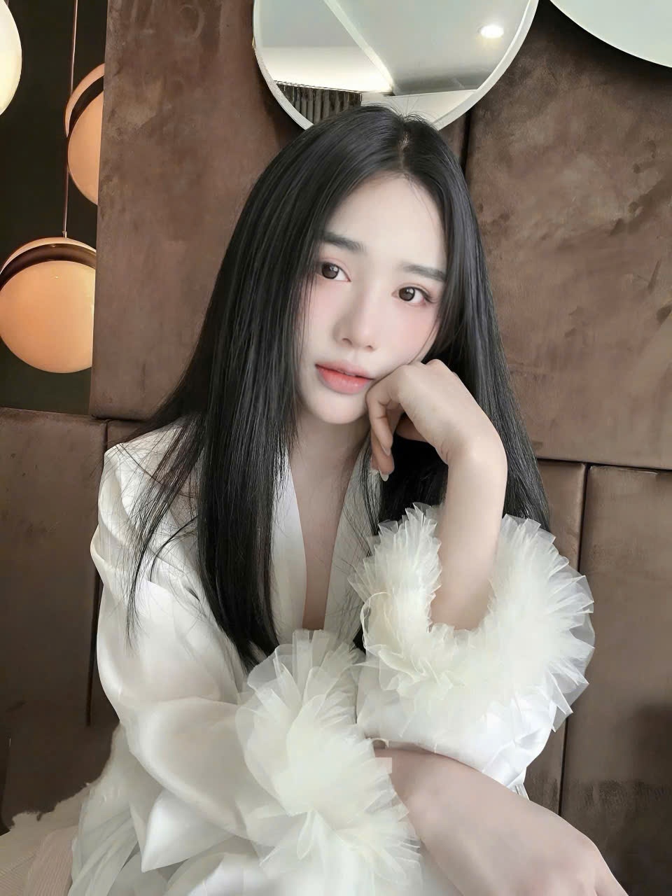 Sét bộ ngủ nữ vạt chéo tay dài bèo chất liệu satin mềm mại sang chảnh quyến rũ