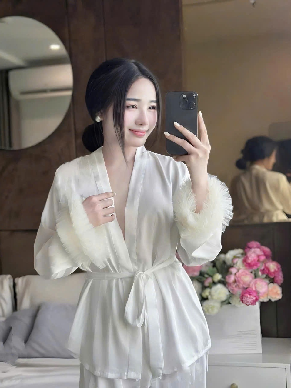 Sét bộ ngủ nữ vạt chéo tay dài bèo chất liệu satin mềm mại sang chảnh quyến rũ