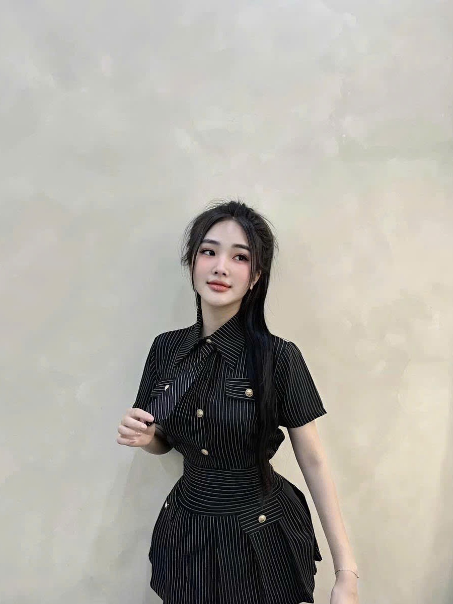 sét bộ nữ hotrend áo sơ mi có nắp túi đính cúc ngọc kèm cà vạt & chân váy xếp li