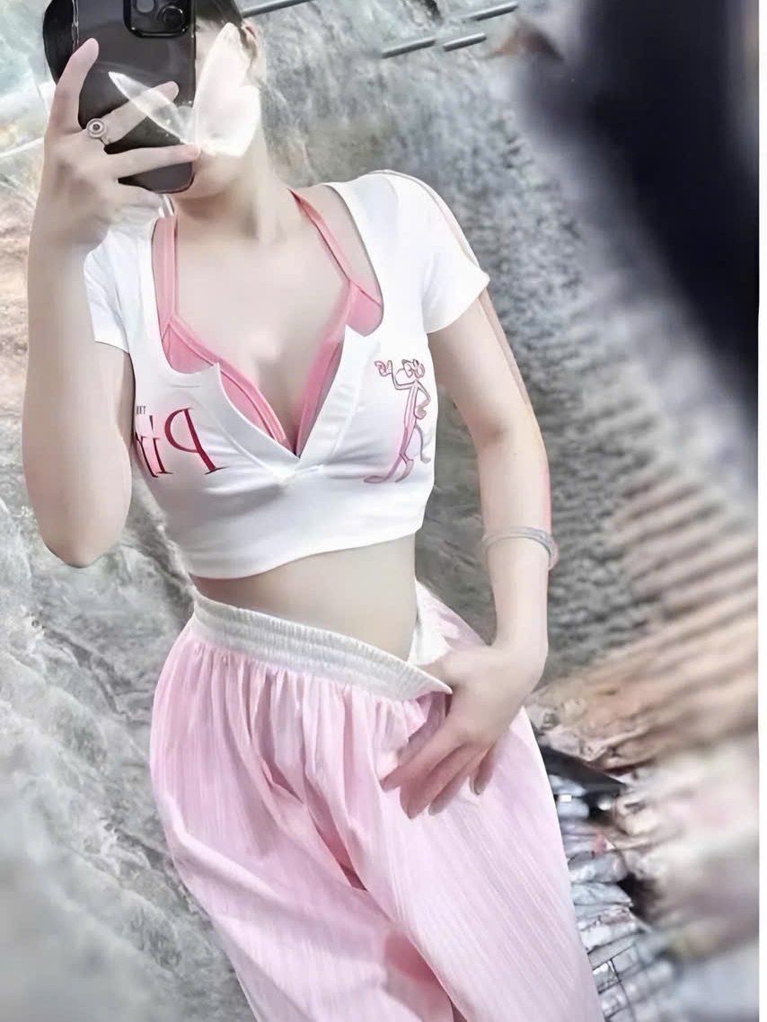Sét đồ nữ 3 món quần dài sọc áo thun in báo PINK kèm áo bra chất liệu mềm mại và thoải mái